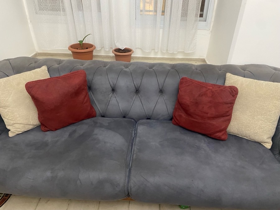 comfortable Sofa كنب كبير ومريح جداً ل٤ اشخاص.