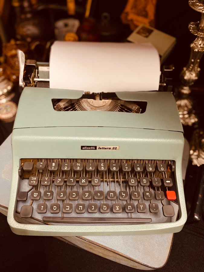 آلة-كتابة-قديمة
